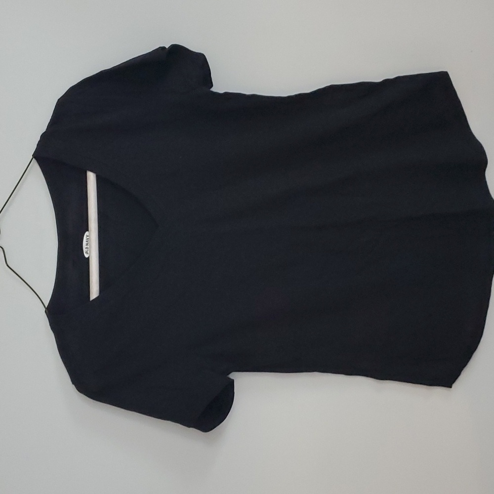 Old Navy v neck shirt  🎁